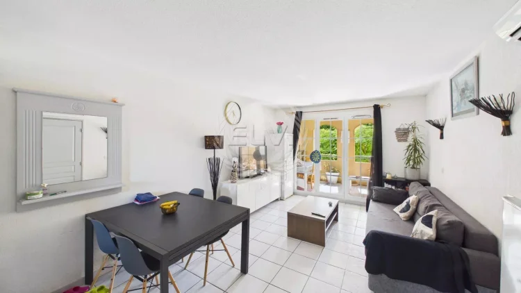 Apartment in Plan De la Tour photo 4
