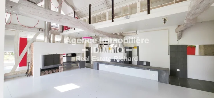 Exclusively, a True Jewel in Architect-Designed Style photo 4