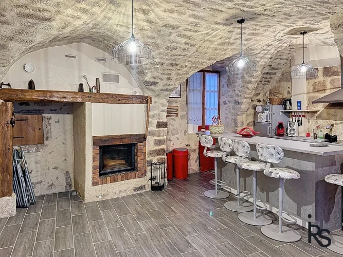 Village House of 75.7 m² in the Historic Center of the Village photo 5