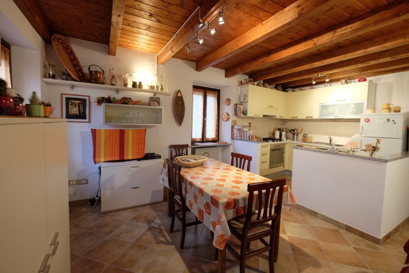Property in Mioglia photo 3