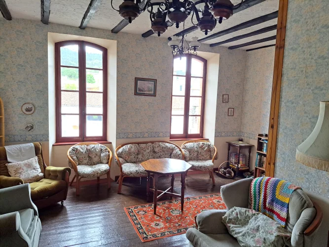 Large Family Home with Garden, Garage and Outbuildings photo 2