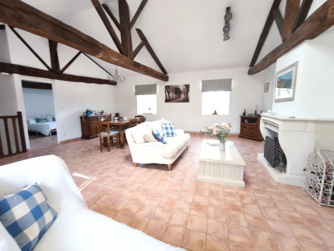 Charming Two-Bedroom Duplex Apartment in a Beautiful Château Estate photo 5