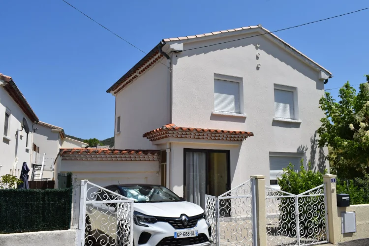Detached House with Garden