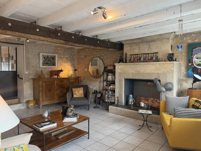 Charming Country Cottage in Sought-after Village photo 2