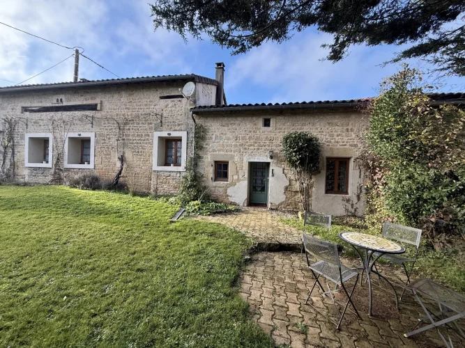 Charming Renovated Country Home with Four Bedrooms Near Sauzé-Vaussais photo 2