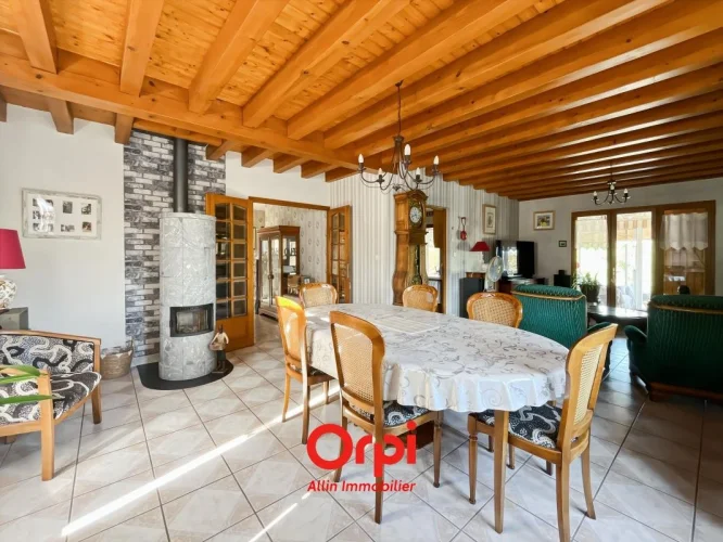 Detached House in the Heart of Désertines photo 3