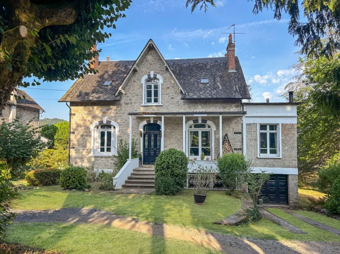 Correze. Argentat-Sur-Dordogne. Beautiful House of 4 Bedrooms with Garage and Gardens of 3185m² photo 2