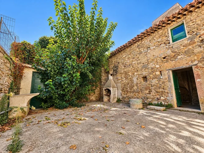 Village House with Exterior, Private Parking and Stable #High Potential
