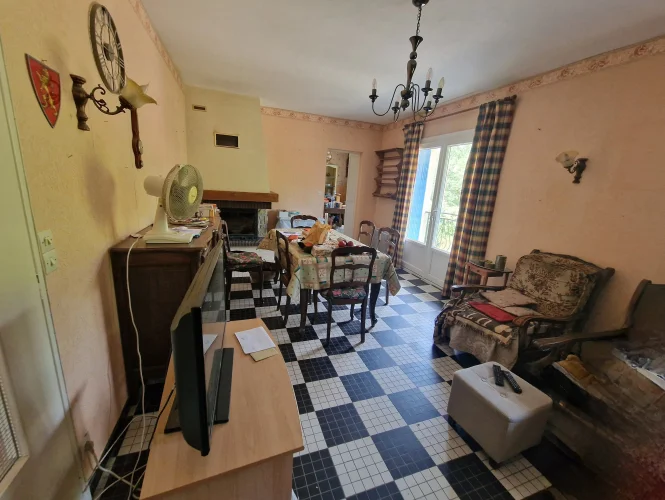 Charming Village Home with Spacious Grounds Near Monflanquin photo 3