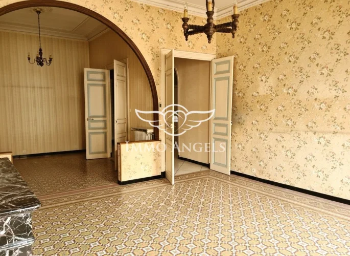 Bourgeois Building with Elevator, 400 m² Usable, P photo 2