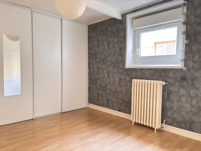 For Sale: 2-Bedroom Apartment - Châtel-Guyon photo 3