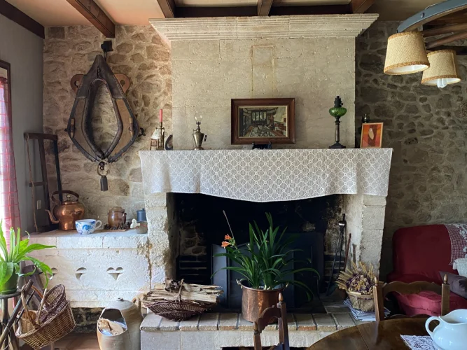Brossac Area. Charming Cottage with Development Potential. photo 4