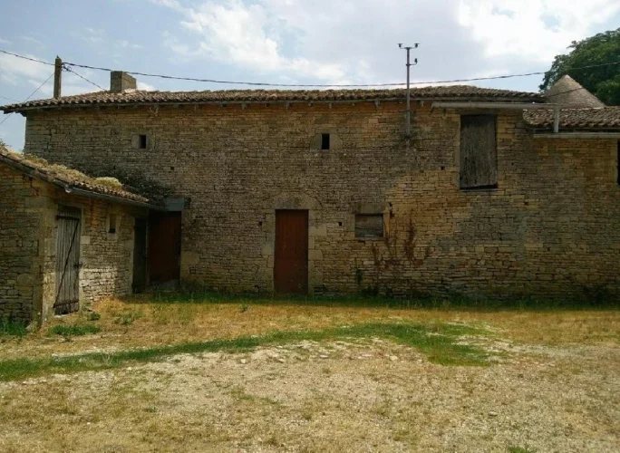 3 Bed House for Sale in Lezay photo 3