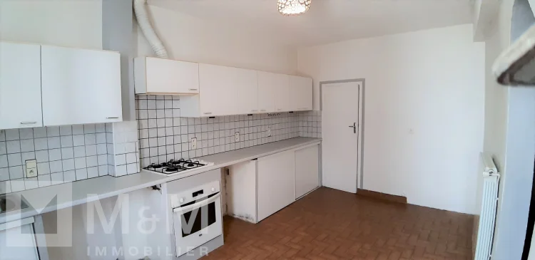 M&M Immobilier Presents: a Spacious 2-Sided Townho photo 2