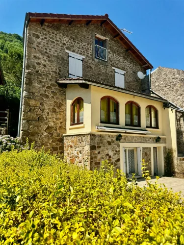House of 108 m² with 5 Rooms, Outbuilding and 69 m² Garage
