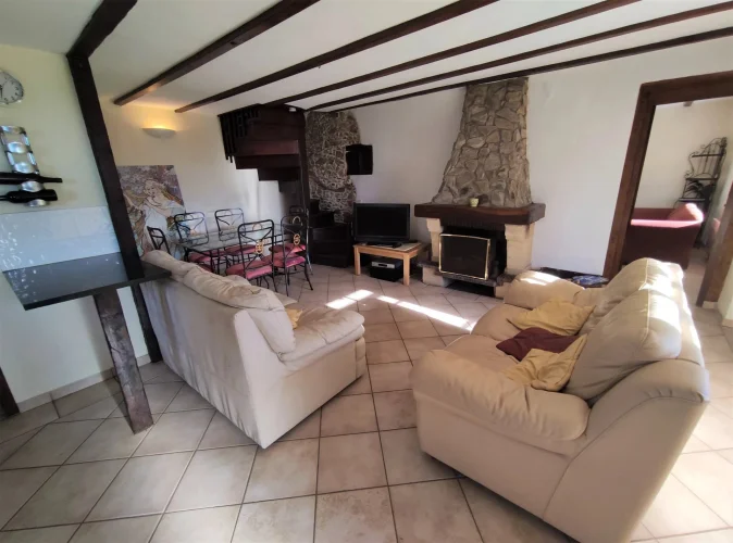Charming Detached 4-Bedroom Home with Renovated Guest Annexe in Peaceful Hamlet Setting photo 3