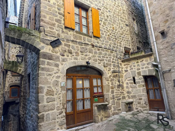 Village House of 75.7 m² in the Historic Center of the Village photo 2