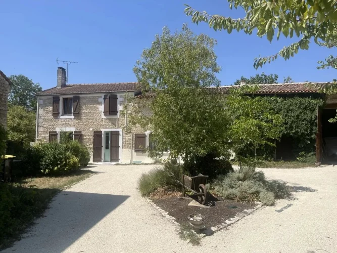 Spacious Village House with Large Garden and Parking