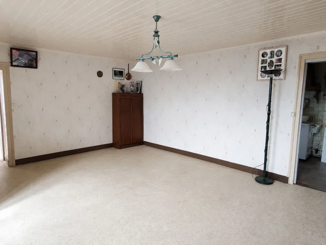 2 Bed House for Sale in Pérassay photo 3