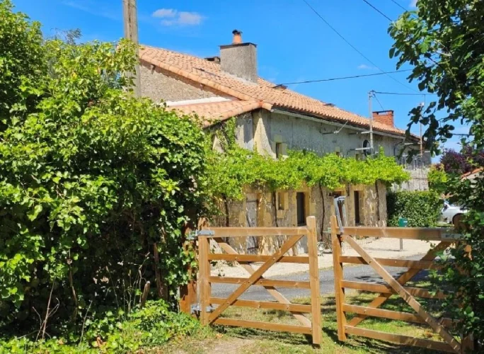 2 Bed House for Sale in Valence-En-Poitou photo 4