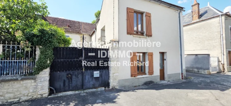 Exclusively for Sale through Idimmo Agency: Spacious House with