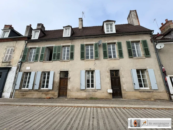 Large Building with Great Potential and a Separate Garden