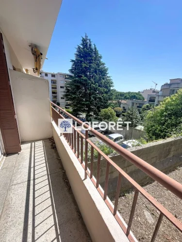 Spacious 3-Room Apartment in a Quiet Area in the Heart of the City photo 2