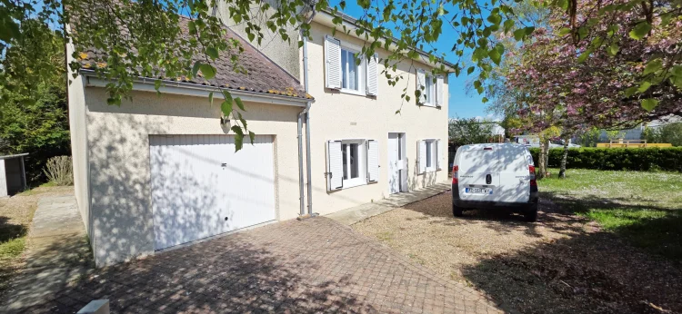 For Sale: House of 115 m² of Living Space in the Town of Beaum