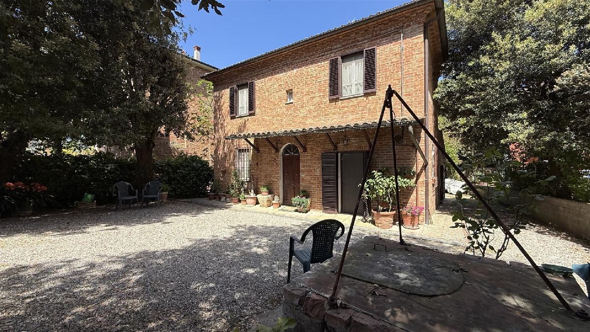 3 bedrooms farmhouse, 140 m² Castiglione del Lago, Perugia (province) Lake Trasimeno
