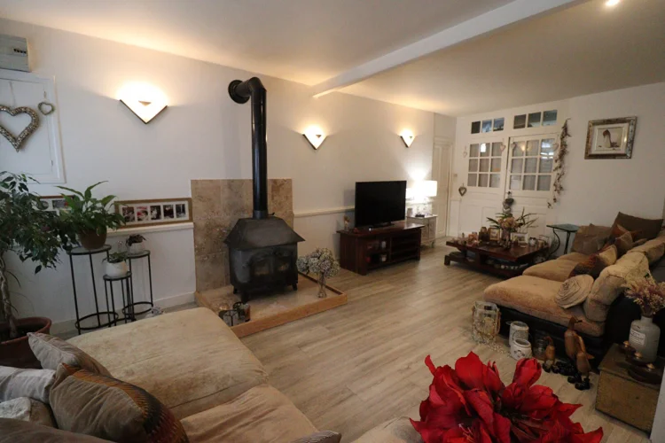 Correze. Uzerche. Stone House with 5 Bedrooms, a Second House for Renovation, Large Terrace, Wood-Land and Huge Parking … photo 2