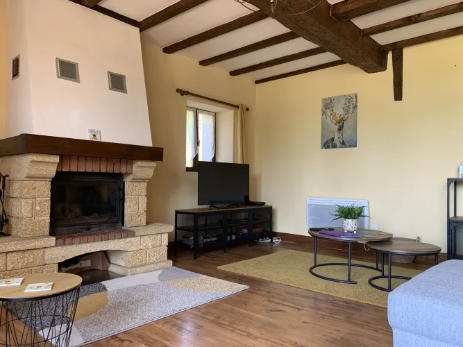 Auv 1182: Beautiful Complex: Habitable House, 2 Barns, Land photo 4