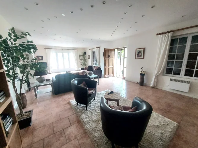 For Sale Charming Family Home in Gizeux, a Stone's Throw from its Historic Castle photo 3