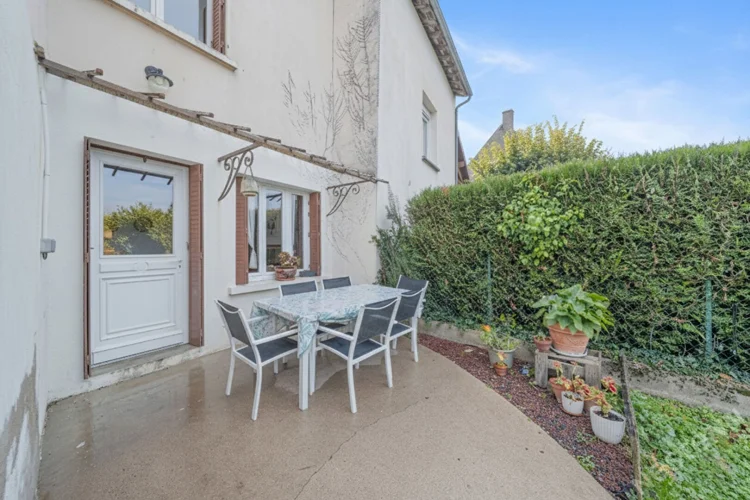 30s House for Sale in Verdun-Ciel - 4 Rooms, 88 m², 450 m² Lot photo 3