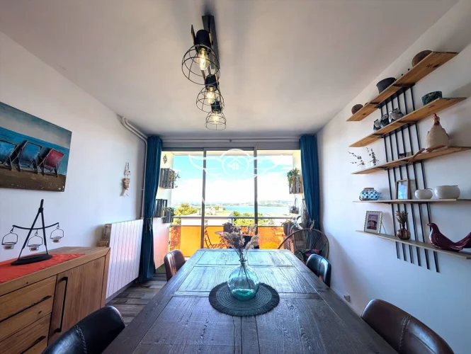 Sète Four-Room through-Flat with Exceptional View photo 3