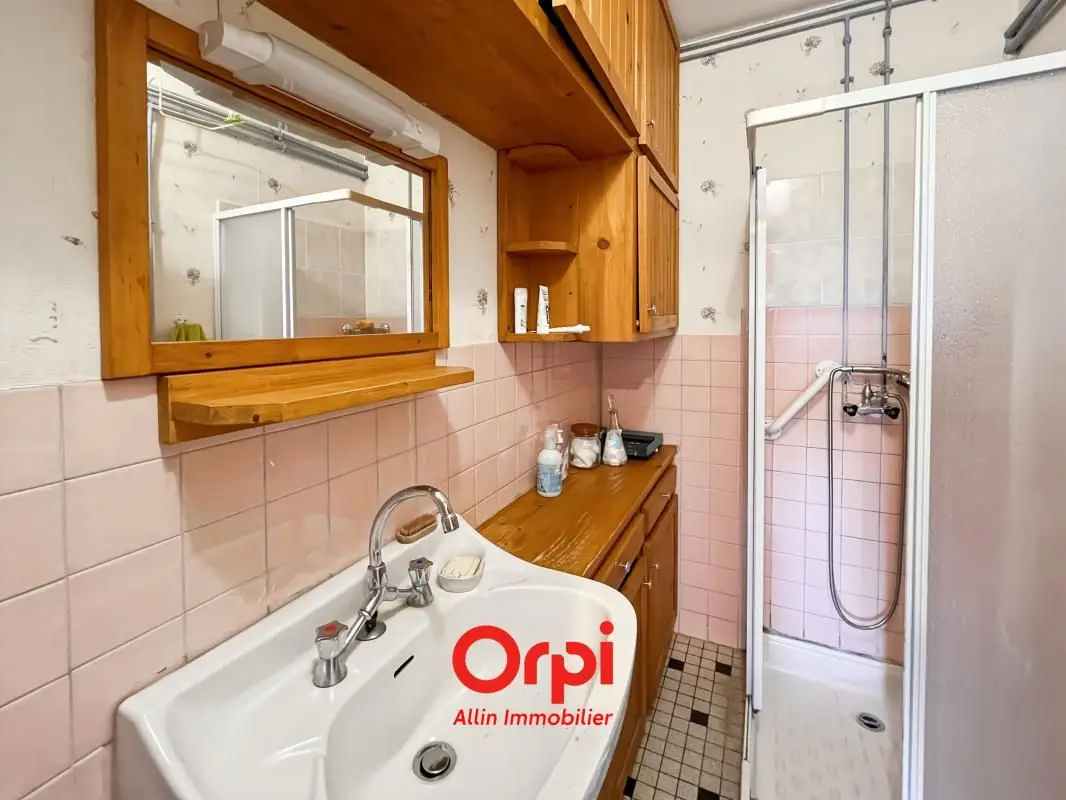 House for sale in Montmarault — 2 bedrooms, 66 m² photo 4