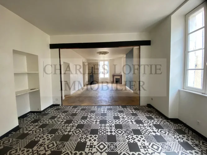 Old Stone Bourgeois House with Character, Completely Restored into 3 Independent Apartments photo 3