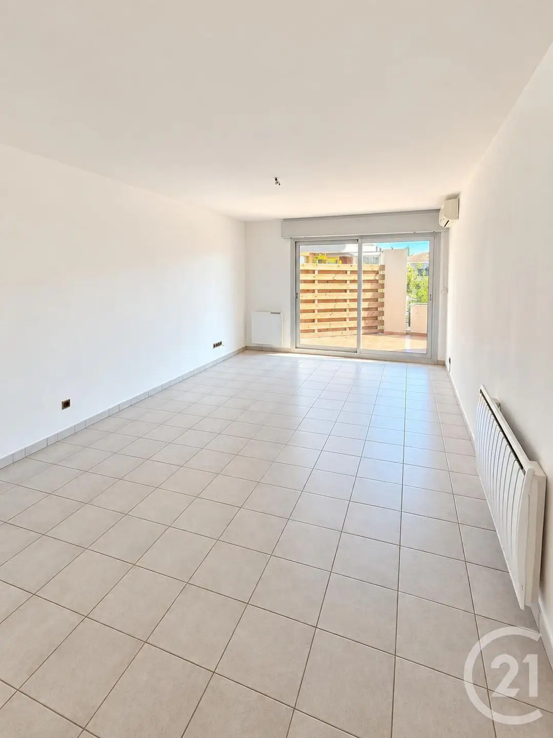 Apartment for sale in Martigues — 2 bedrooms, 61 m²