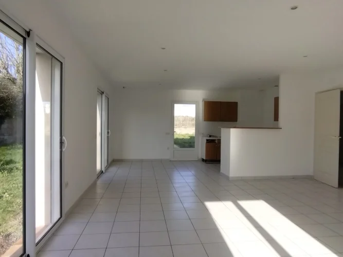 Pmr House with 2 Bedrooms, 104 m² in the Centre of Dompierre photo 2