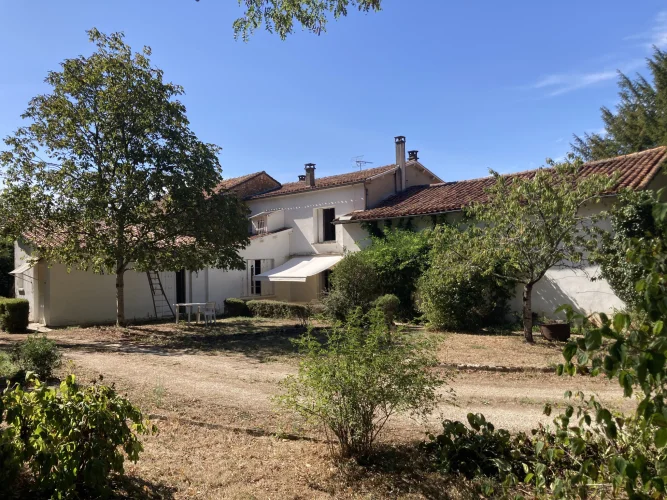 Beautiful Character Property to Restore with Swimming Pool P photo 3