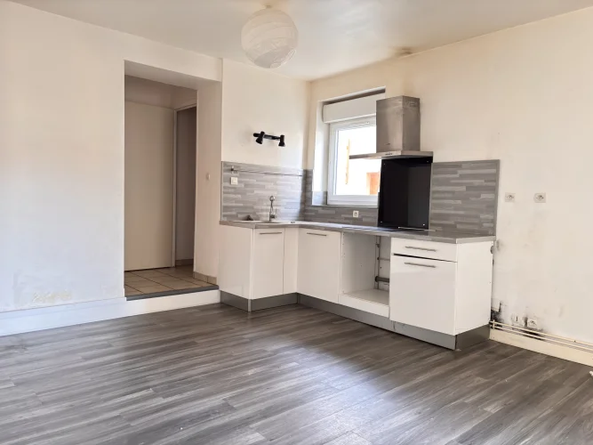 For Sale: 2-Bedroom Apartment - Châtel-Guyon photo 2