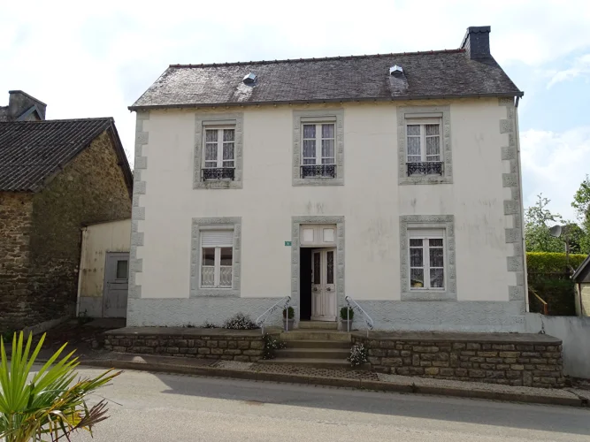 Finistere. A Large 4-Bedroom Property for Sale, Situated in the Village of Collorec
