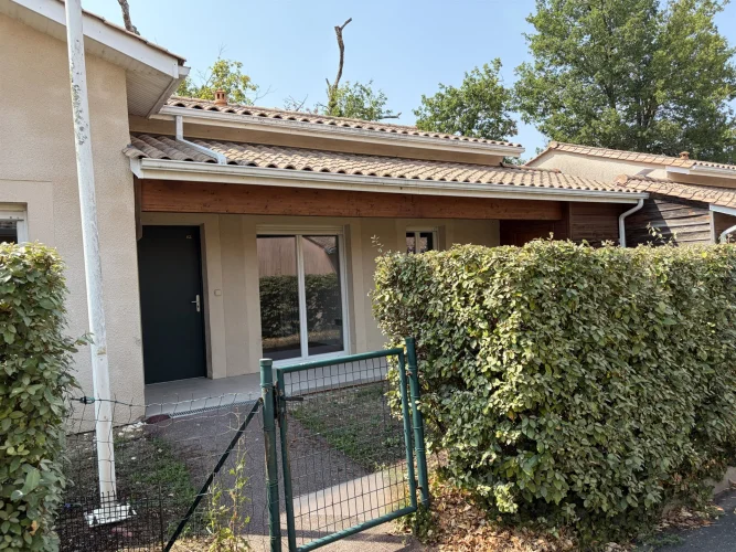 House T3 with Private Garden for Sale in Etauliers - Free of Occupants!