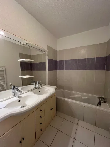 For Sale: 3-Room Apartment with Terrace and Private Parking photo 5