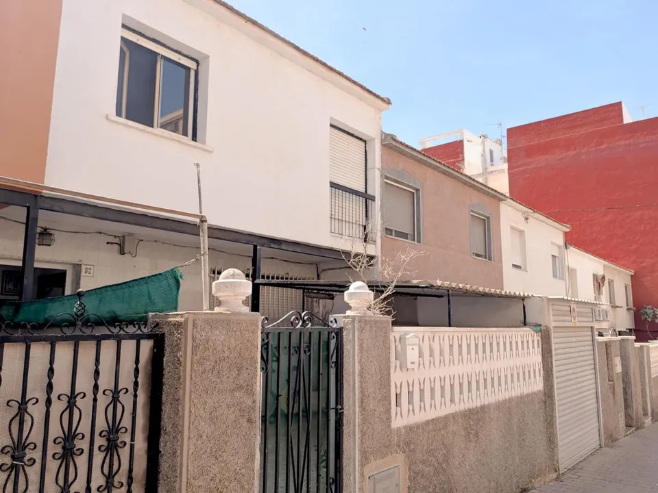 MARKET REAL ESTATE