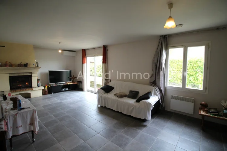 Contemporary Single-Storey House, 4 Bedrooms, Garage and Garden. photo 4