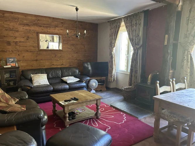 Charming 3 Bedroom Detached Cottage with Barn Attached photo 4