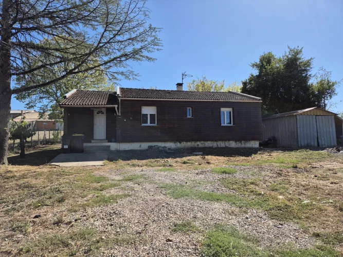 Detached House, 3 Bedrooms, Garage and Enclosed Garden on a Wooded Plot of 1,600 m²