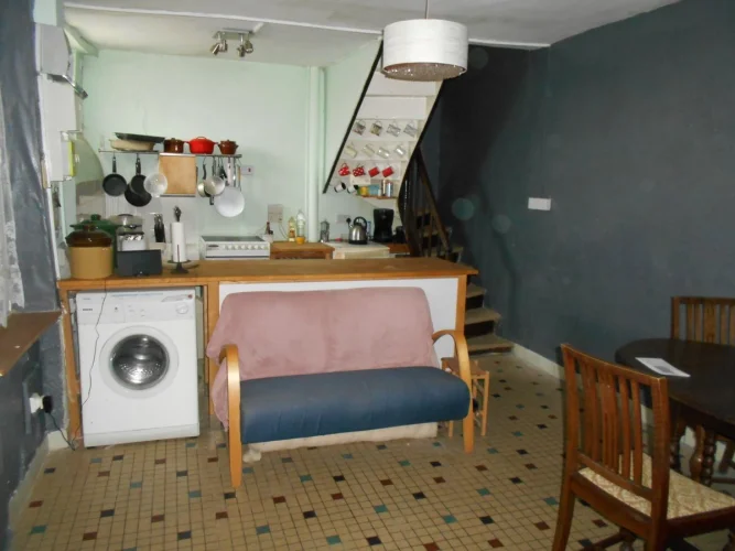 Town House Requiring Complete Renovation photo 4