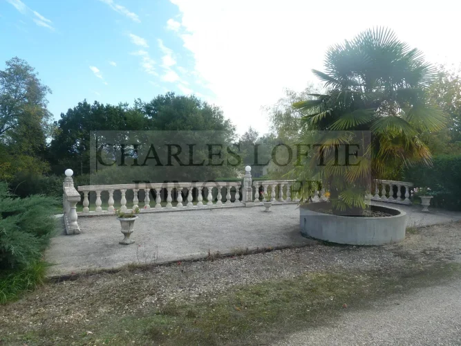 Invest Building of 316 m² with 2 T3 and 2 T4, all Set in a Beautiful Garden of 3366 m². photo 3