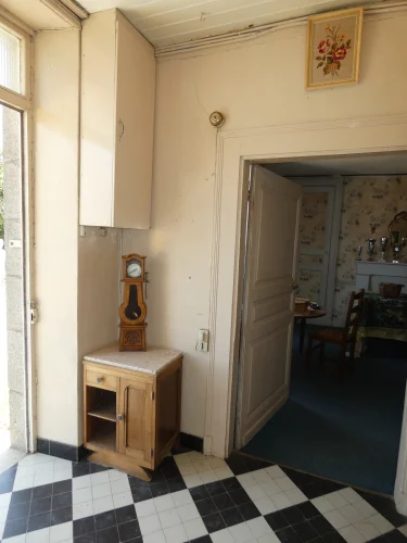 Large Family Home with Attached Outbuildings and Attached Land photo 2